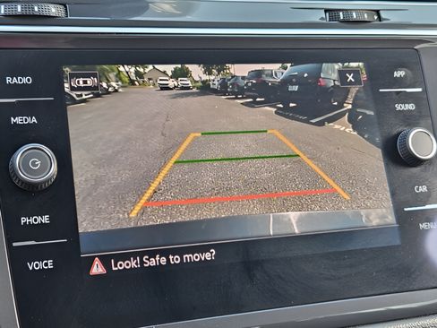 Certified 2024 Volkswagen Tiguan SE FWD image 18