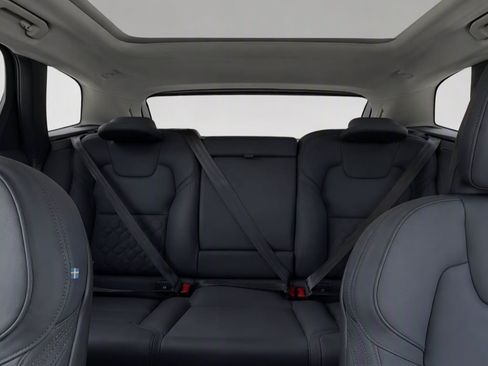 Certified 2026 Volvo XC60 B5 Plus AWD/4WD image 17