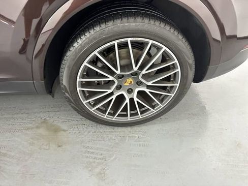 Used 2019 Porsche Cayenne AWD/4WD image 5