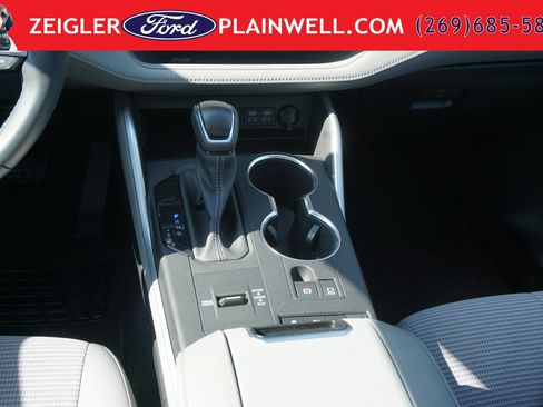 Used 2022 Toyota Highlander LE AWD/4WD image 18