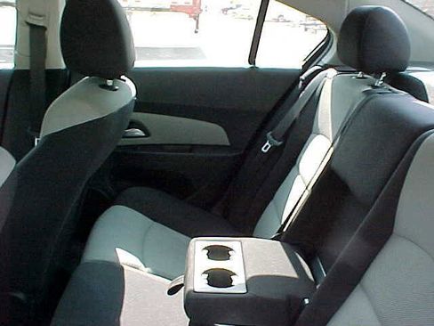 Used 2013 Chevrolet Cruze LS image 11