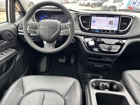 New 2026 Chrysler Pacifica Select FWD image 18