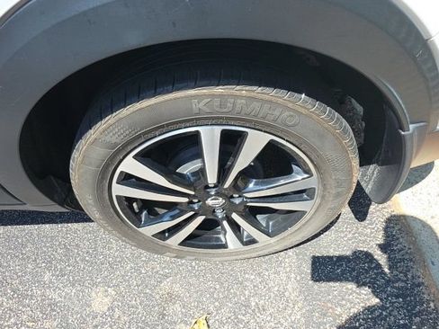 Used 2019 Nissan Kicks SR FWD image 22