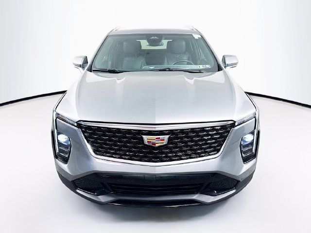 Used 2025 Cadillac XT4 Premium Luxury AWD/4WD image 2