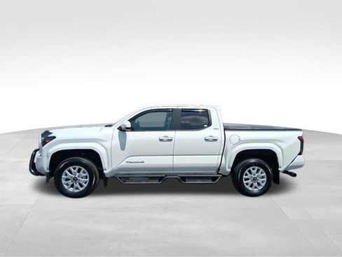Used 2025 Toyota Tacoma SR5 AWD/4WD image 6