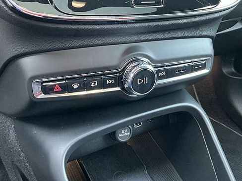 Certified 2023 Volvo C40 P8 Recharge Plus image 24