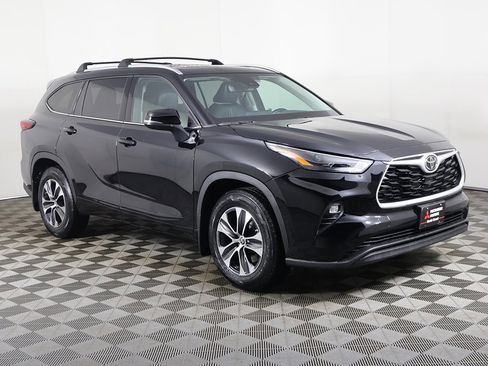 Used 2022 Toyota Highlander XLE image 49