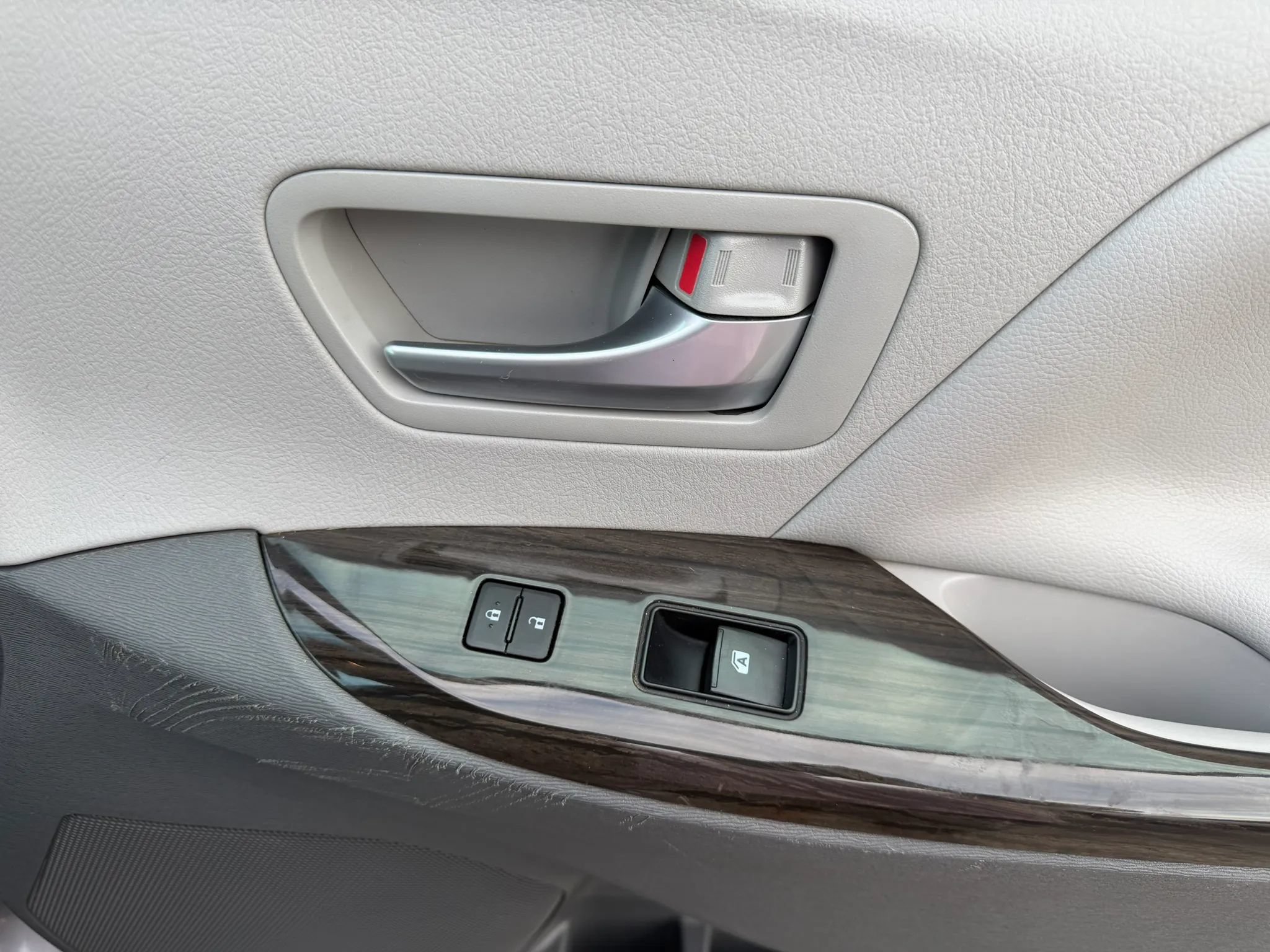Used 2017 Toyota Sienna XLE Premium FWD image 26