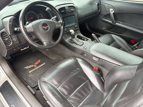 Used 2006 Chevrolet Corvette Coupe w/ Preferred Equipment Group RWD image 19