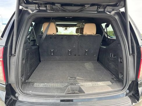 Used 2021 Chevrolet Suburban Premier w/ Premium Package RWD image 5