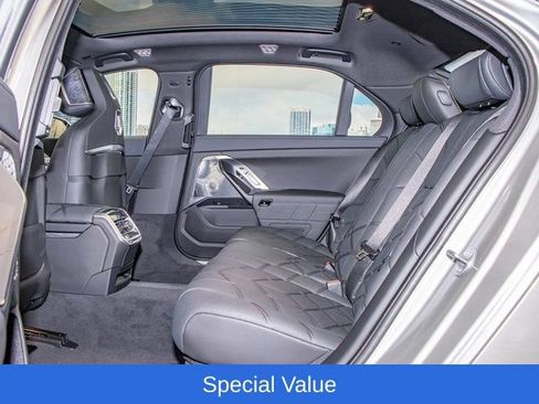 Used 2025 BMW i7 xDrive60 w/ Premium Package AWD/4WD image 23