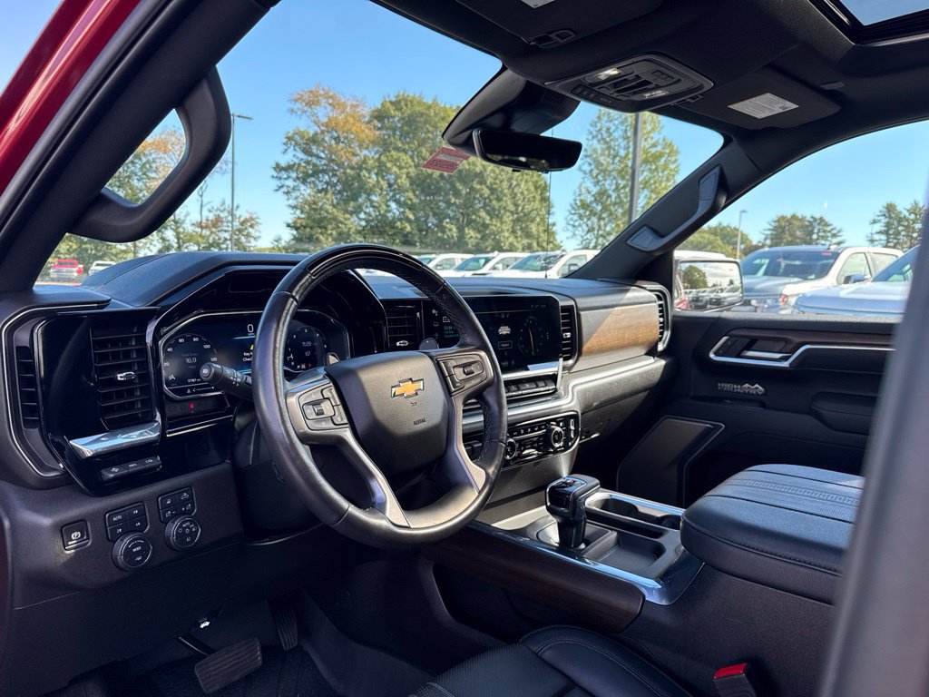 Used 2025 Chevrolet Silverado 1500 High Country AWD/4WD image 26