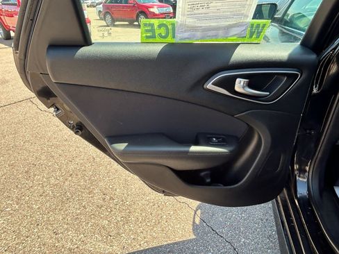 Used 2015 Chrysler 200 Limited FWD image 13