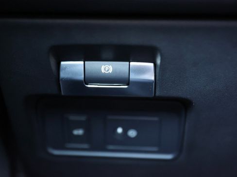 Used 2020 Land Rover Range Rover Evoque SE image 35