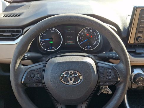 Used 2019 Toyota RAV4 LE image 18
