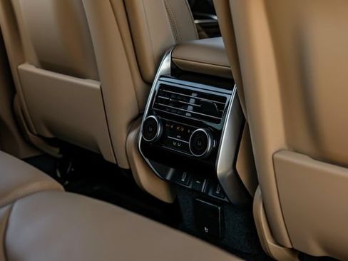 New 2026 Land Rover Range Rover Long Wheelbase SE AWD/4WD image 47