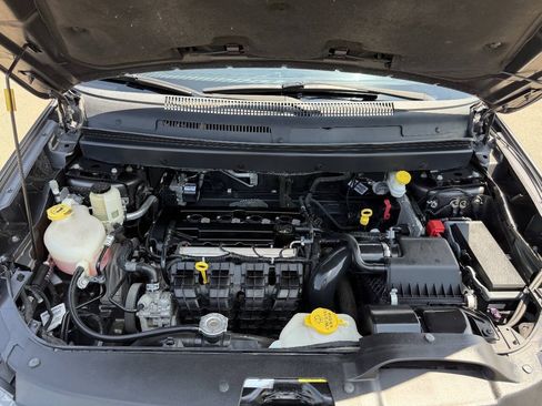 Used 2018 Dodge Journey SE w/ Connectivity Group FWD image 14