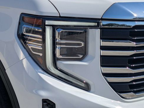 Used 2025 GMC Sierra 1500 SLT AWD/4WD image 10