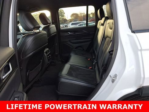 Used 2024 Jeep Grand Cherokee Altitude image 11