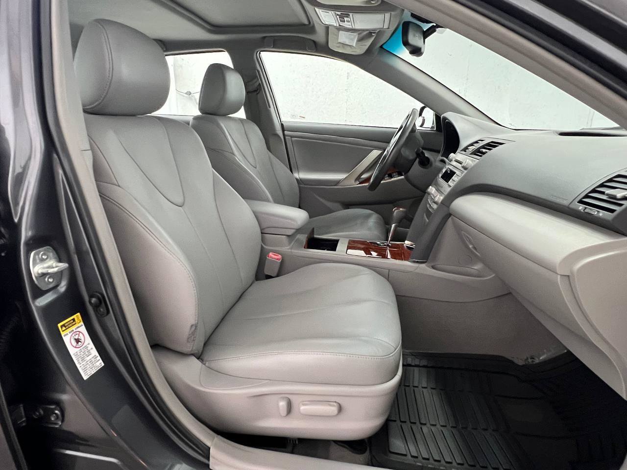 Used 2011 Toyota Camry XLE w/ XLE Extra-Value Pkg #2 FWD image 14