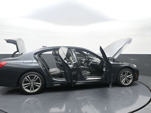 Used 2019 BMW 740i xDrive w/ Executive Package AWD/4WD image 45