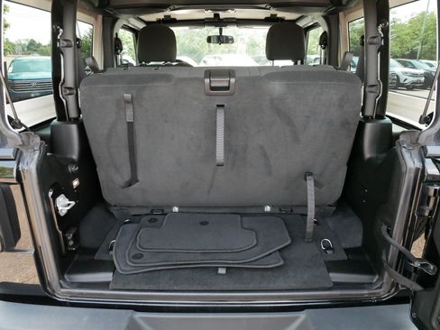 Used 2022 Jeep Wrangler Sport AWD/4WD image 18