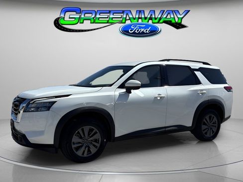 Used 2024 Nissan Pathfinder SV FWD image 1
