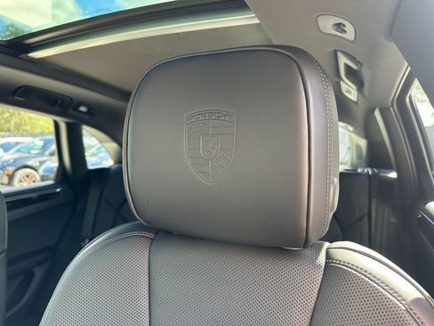 Used 2026 Porsche Macan AWD/4WD image 22