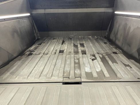 Used 2024 Tesla Cybertruck AWD Crew Cab image 9