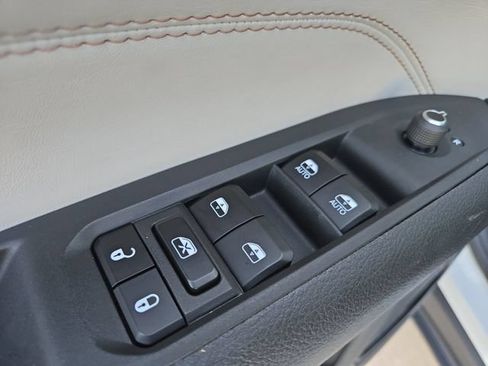 Used 2023 Jeep Compass Limited AWD/4WD image 8