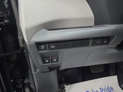 Used 2024 Toyota Sienna LE image 10