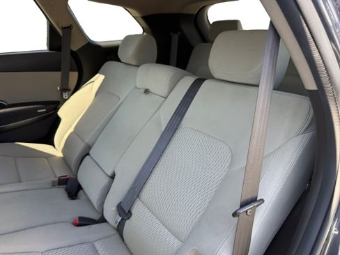 Used 2016 Hyundai Santa Fe SE FWD image 16
