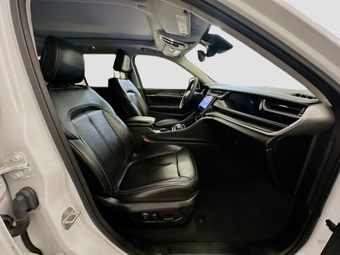 Used 2023 Jeep Grand Cherokee 4WD 4xe image 34