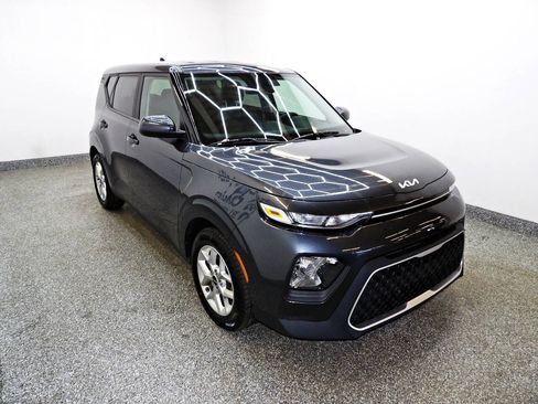 Used 2022 Kia Soul LX w/ Technology Package FWD image 3