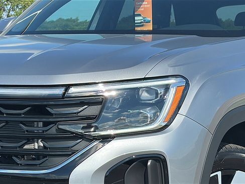 Used 2024 Volkswagen Atlas Cross Sport SE image 4