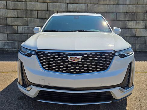 Used 2022 Cadillac XT6 Premium Luxury image 9