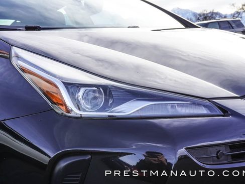 Used 2020 Toyota Prius L Eco image 11