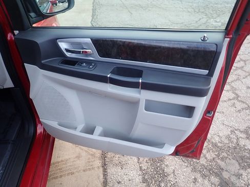 Used 2009 Dodge Grand Caravan SXT w/ Entertainment Group 2 image 23