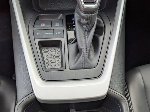 Used 2025 Toyota RAV4 XLE Premium FWD image 9