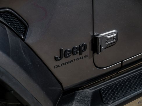 Used 2024 Jeep Gladiator Sport image 30