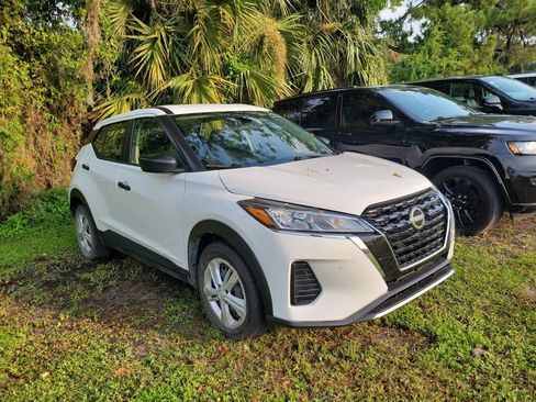 Used 2024 Nissan Kicks S FWD image 1