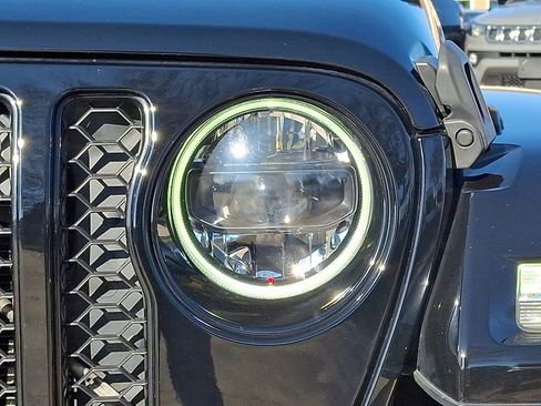 Used 2023 Jeep Gladiator Overland image 9