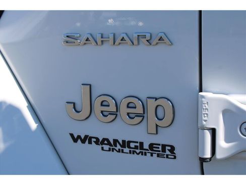 Used 2020 Jeep Wrangler Unlimited Sahara AWD/4WD image 32