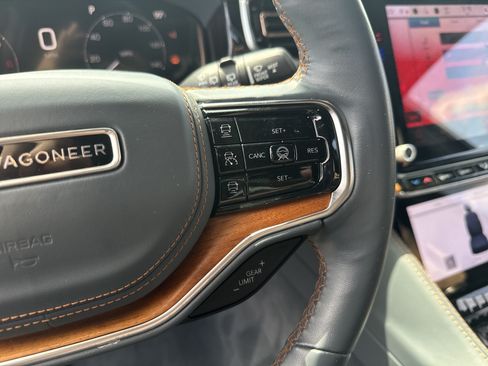 Used 2023 Jeep Grand Wagoneer Series III AWD/4WD image 27