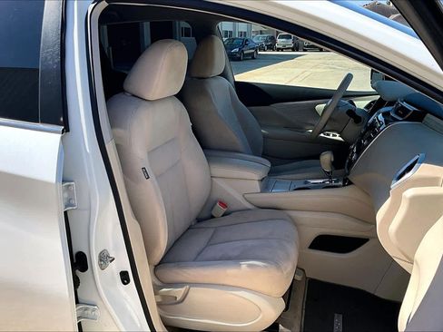 Used 2015 Nissan Murano S image 9