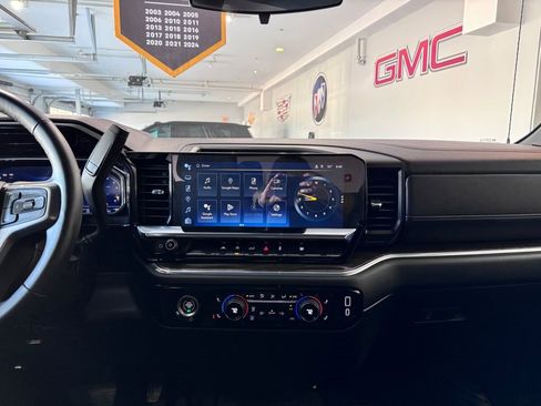 Certified 2024 Chevrolet Silverado 1500 LT AWD/4WD image 18