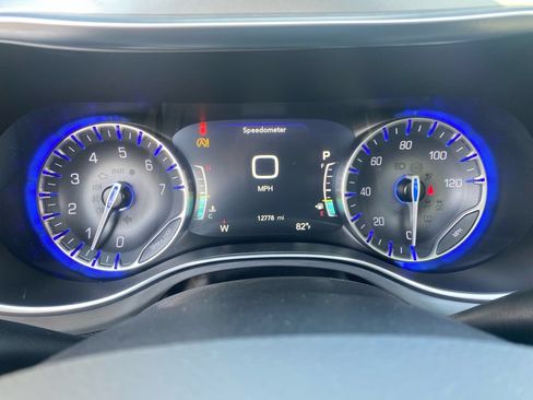 Used 2026 Chrysler Pacifica Limited FWD image 23