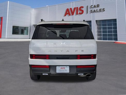 Used 2025 Hyundai Santa Fe SEL FWD image 5