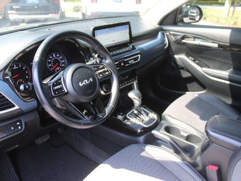 Certified 2023 Kia Seltos S w/ Navigation Package FWD image 21
