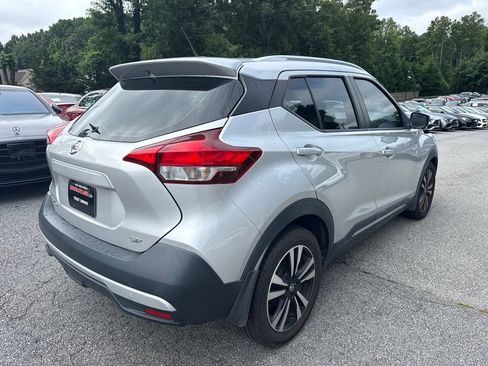 Used 2019 Nissan Kicks SR w/ SR Premium Package FWD image 5